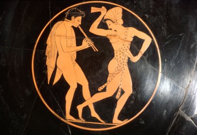 Trinkbecher, Kylix eines tanzenden Mädchens mit einem Flötenspieler, Attisch, ca. 510 v. Chr. von Epikektos