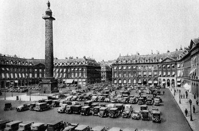 Place Vendome und die Säule zu Napoleons Siegen, Paris, 1931 von Ernest Flammarion