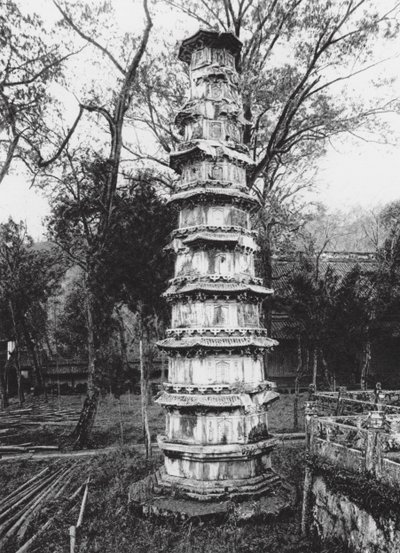 Hangchoufu, Sihu, Yun lin sze, Chekiang, Pagode im Wolkenhain-Kloster am Westsee bei Hangchou von Ernst Boerschmann