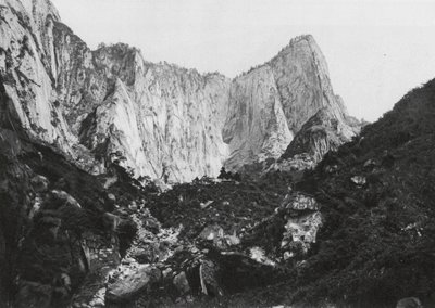 Hua Shan, Shensi, Der Zylinder des Berges der 5 Gipfel, Mittel- und Westgipfel von Ernst Boerschmann
