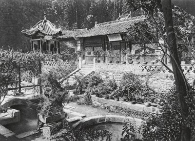 Miao tai tze, Shensi, Klostergarten von Ernst Boerschmann