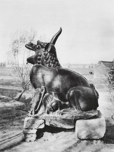 Taiyuanfu, Shansi, Bronzenes Einhorn, das den Fen-Fluss bewacht von Ernst Boerschmann
