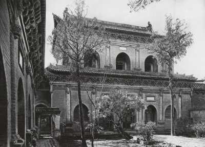 Taiyuanfu, Shuang ta sze, Shansi, Massive Halle von Ernst Boerschmann