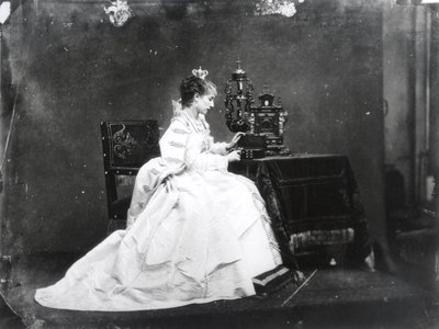 Sarah Bernhardt (1844-1923) in der Rolle der Marie de Neubourg in 