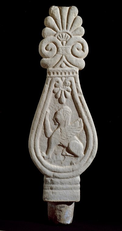 Etruskische Zivilisation: Grabstele aus Sandstein, dekoriert mit der Silhouette eines geflügelten Löwen aus Londa in Italien. 550-500 v. Chr. Florenz, Archäologisches Museum von Etruscan