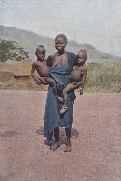 Dahomeerin mit ihren Zwillingen von European Photographer