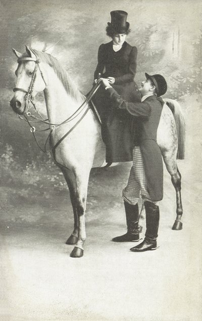 Frau und Mann in Reitkleidung von European School