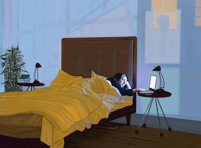 Michelle mit Laptop im Bett und Schatten der Manhattan Bridge von Evan Sklar