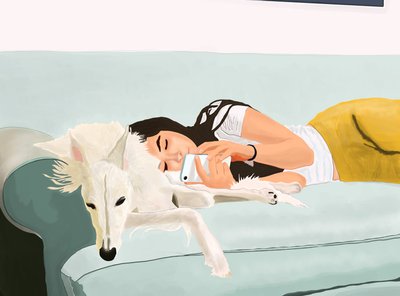 Penny und Ava auf der Couch zu Hause von Evan Sklar