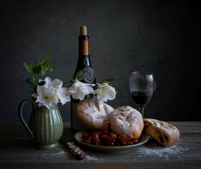 Rustikaler Wein und Brot von Fangping Zhou