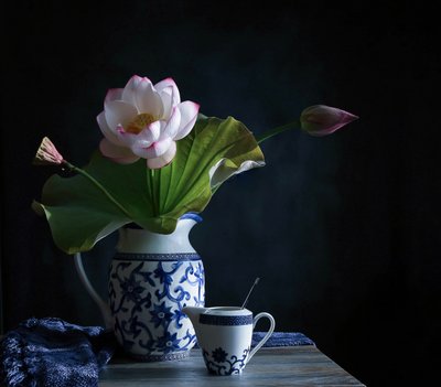 Gelassenes Lotus-Arrangement von Fangping Zhou