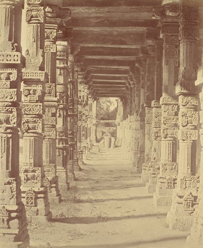 Innenraum des Hindu-Tempels in Kootub von Felice Beato