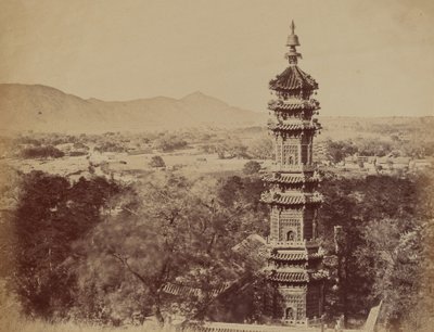 Ansicht des Sommerpalastes Yuen Min Yuen, Peking, mit der Pagode vor dem Brand, Oktober 1860 von Felice Beato
