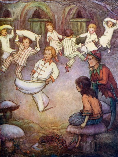 Tanz und Kissenschlacht im unterirdischen Haus von Flora White