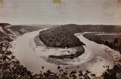 Eine Flussschleife in Großbritannien, wahrscheinlich in Wales, deren Verlauf eine Haarnadelkurve gebildet hat von Francis Frith