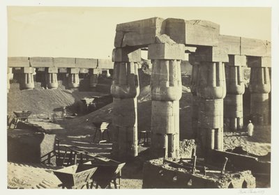 Teil des Großen Tempels Die Regierungslager, Luxor, 1857 von Francis Frith
