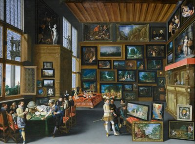 Kenner in einem mit Bildern behangenen Raum von Franco-Flemish School