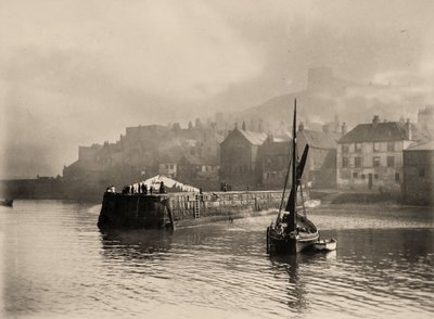 Blick auf den Hafen, Whitby, North Yorkshire. 1884 (Foto) von Frank Meadow Sutcliffe