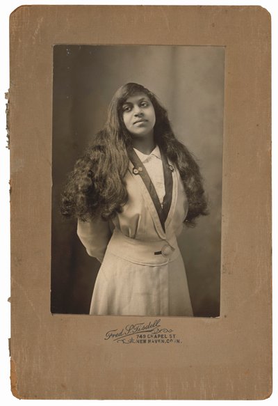Porträt einer Frau, ca. 1910 von Fred S. Tisdell