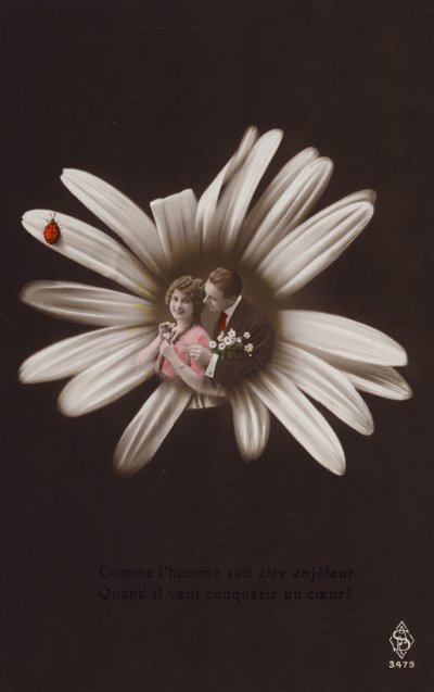 Ein junges Paar im Zentrum einer Blume mit Marienkäfer von French Photographer