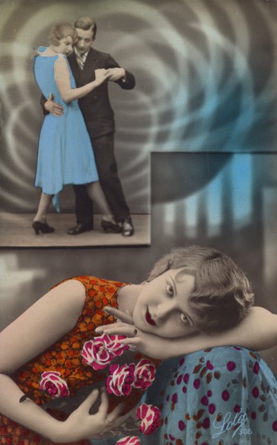 Eine junge Frau träumt davon, mit einem Mann zu tanzen von French Photographer
