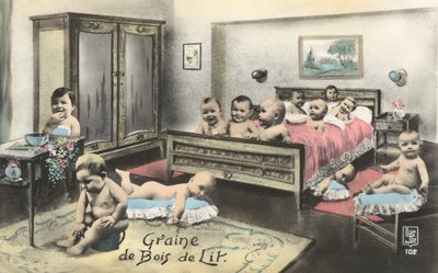 Babys auf einem Bett von French Photographer
