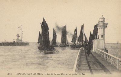 Boulogne-sur-Mer, Le Sortie des Barques de pêche von French Photographer