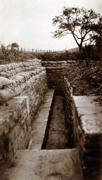 Erster Weltkrieg (1914-1918): Ansicht eines Schützengrabens Modells "Lemberg-Graben", Hautebraye (Oise) von French Photographer