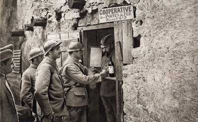 Erster Weltkrieg: "Kooperative Systeme auf dem Schlachtfeld, die erschöpften Soldaten Erholung ermöglichen." In "Der Spiegel" 1918 von French Photographer