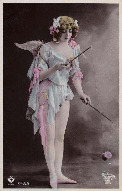 Mädchen spielt mit Diabolo von French Photographer