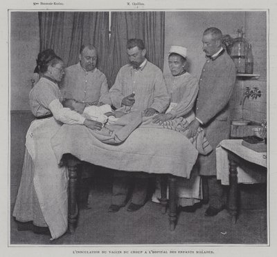 Impfung eines Patienten mit dem Impfstoff gegen Krupp in einem Krankenhaus für kranke Kinder in Paris von French Photographer