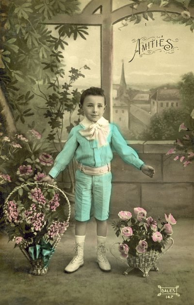 Kleiner Junge in Blau von French Photographer