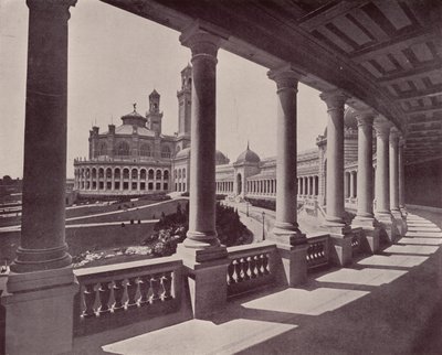 Paris: Rundgalerie des Trocadero-Palastes von French Photographer