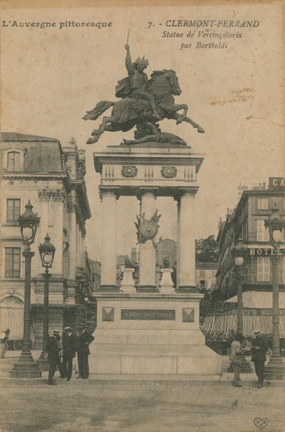 Malerisches Auvergne - Statue von Vercingetorix von Bartholdi in Clermont-Ferrand von French Photographer