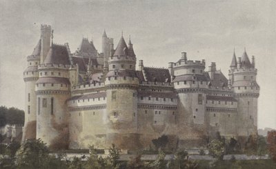 Pierrefonds, Schloss (Ansicht von der Straße nach Villers-Cotterets) von French Photographer