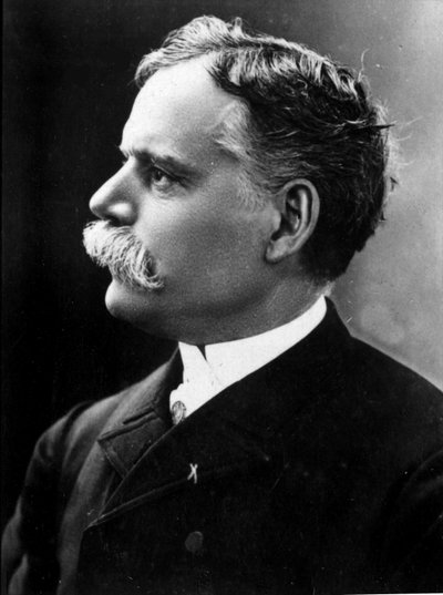 Porträt von Jules Cheret (1836-1932), französischer Maler und Karikaturist, Ende des 19. Jahrhunderts (s/w Foto) von French Photographer