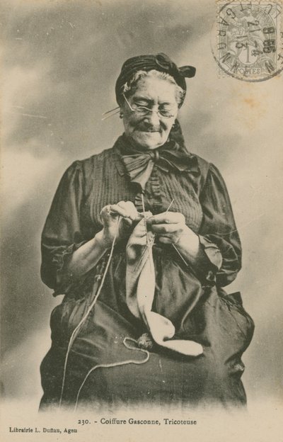 Postkarte einer Strickerin, gesendet 1913 von French Photographer