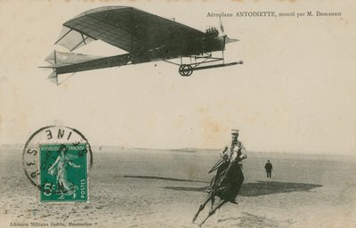 Postkarte eines Antoinette-Flugzeugs, geflogen von M. Demanest, gesendet im Jahr 1913 von French Photographer