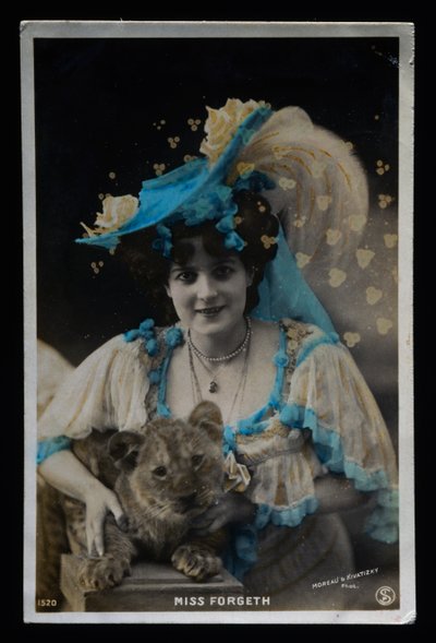 Dompteuse Miss Forgeth, ca. 1910, Postkarte, Frankreich, 20. Jahrhundert von French Photographer