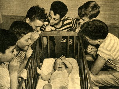 Das "un" der Wochenzeitschrift "Bonjour Dimanche - pour la famille" unter der Leitung von Jean Nohain, 22. Februar 1948 von French Photographer