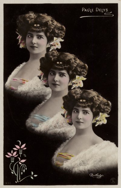 Drei identische Frauenköpfe von French Photographer
