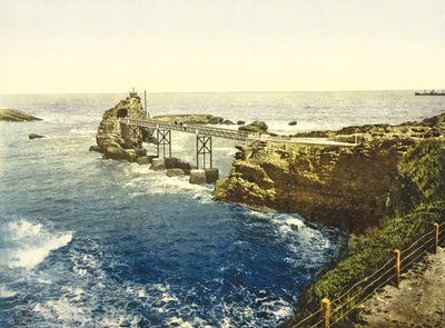 Blick auf die Jungfrau auf den Felsen, Biarritz von French Photographer