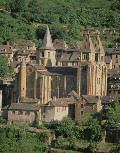 Außenansicht, begonnen von Abt Odolric um ca. 1050 von French School