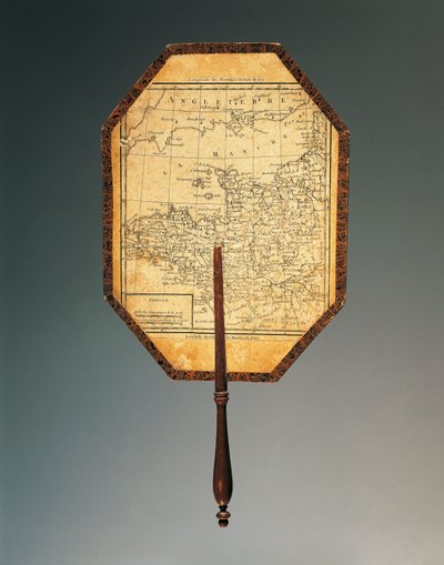 Karte von Nordwestfrankreich, gouachebemalter Kartonfächer mit aquarellierter Druckgrafik und geformtem Holzgriff von French School
