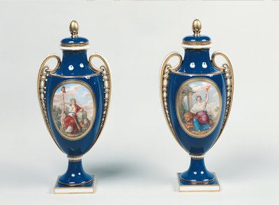 Paar Sevres-Vasen, dekoriert mit allegorischen Figuren der Gerechtigkeit und der Republik von French School