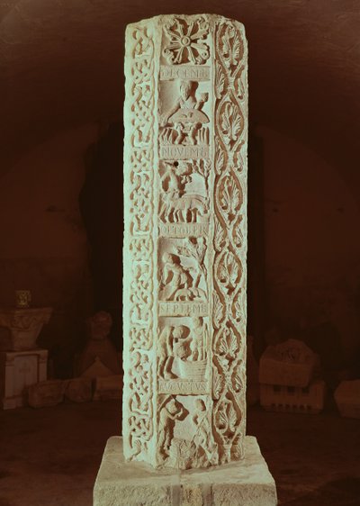 Säule, die die Monate August bis Dezember zeigt, Kalender der Jahreszeiten von French School