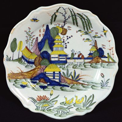 Polychromer Teller, Chinesische Landschaft eines Sees, hergestellt im Sinceny-Atelier von French School