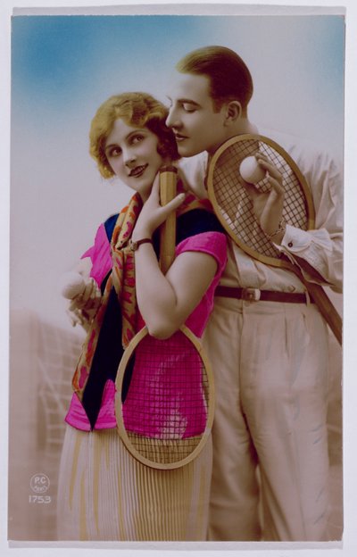 Postkarte mit Liebespaaren auf einem Tennisplatz, um 1930 von French School