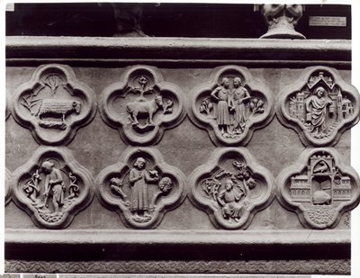 Vierpässe mit den Tierkreiszeichen, Arbeiten des Jahres und den Propheten Sophonie und Ezechiel, aus der Kathedrale Notre-Dame in Amiens von French School