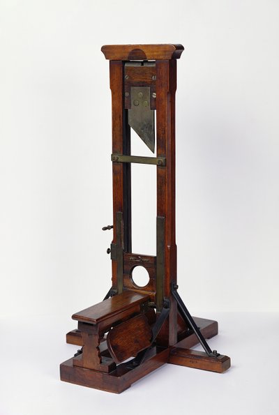 Reduziertes Modell einer Guillotine (Holz & Metall) von French School